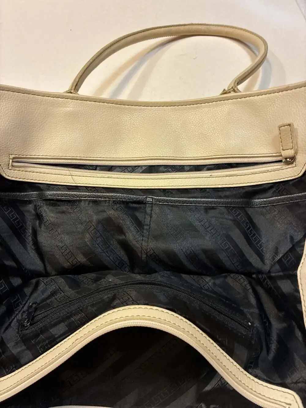 Tod's Two-Tone Green and Beige Leather Tote Shoulder Bag with Turnlock
